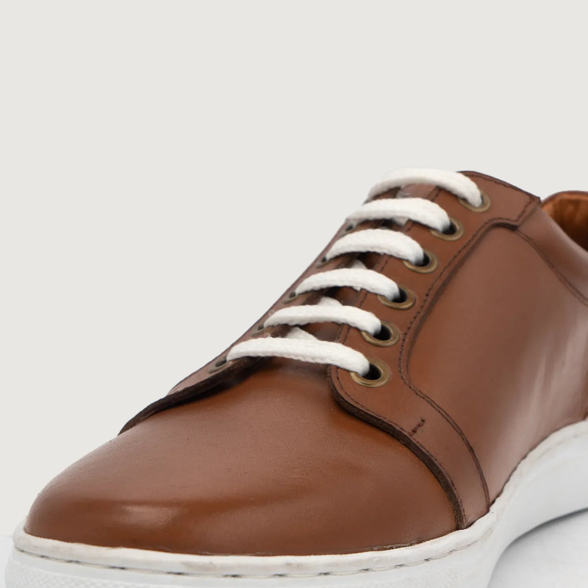 Cushioned Leather Insole & Ergonomic Arch Support Construction Detail