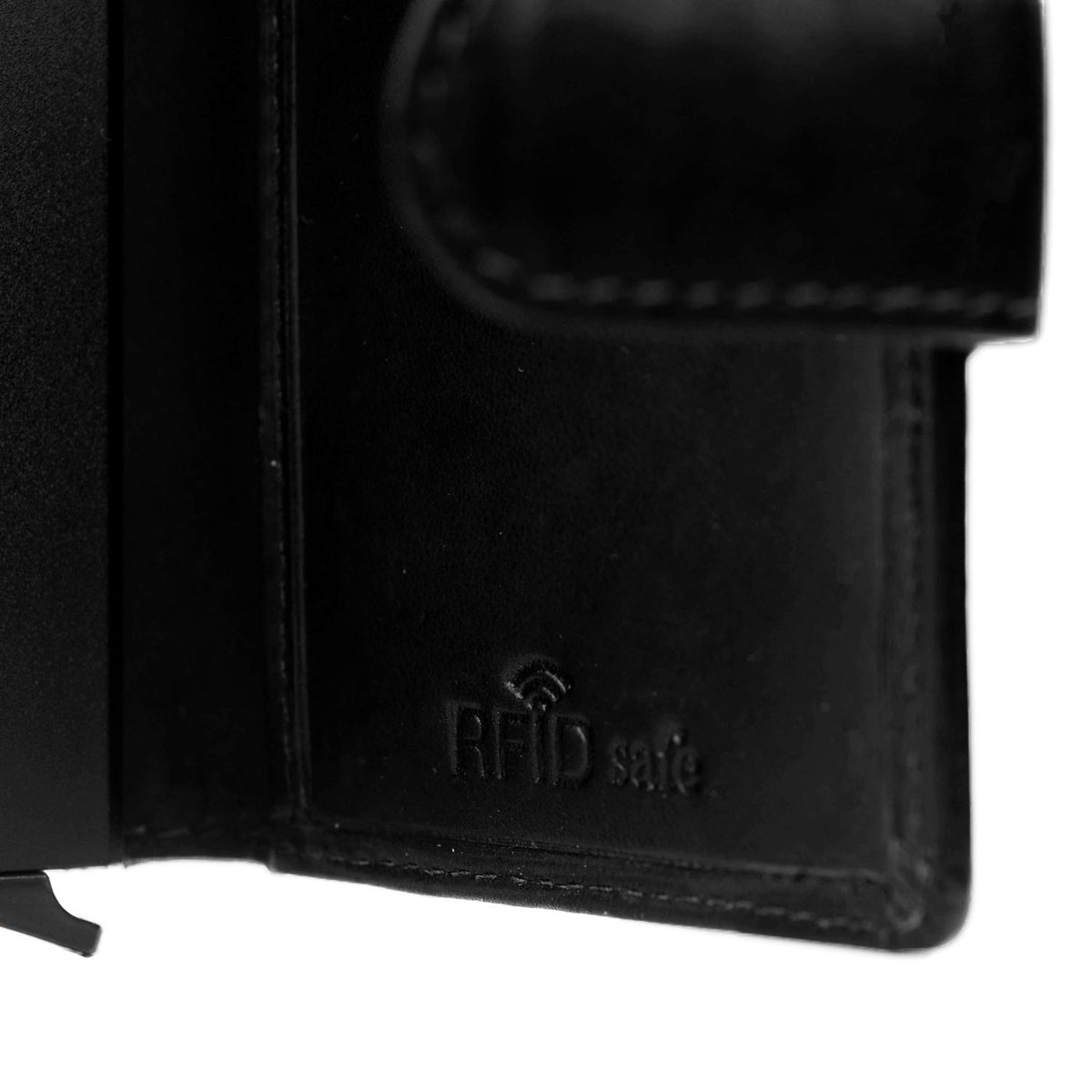 
100% Full-Grain Wax Pull-Up 100% Full-Grain Leather Grain Texture & Handcrafted Patina Detail