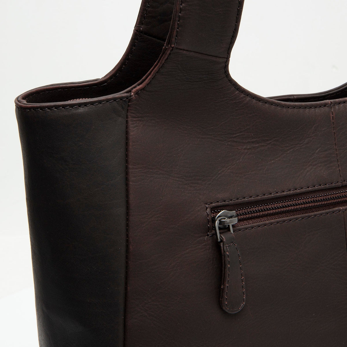 
Everyday Carry Perspective Showing Ergonomic Grab Handle & Strap Comfort